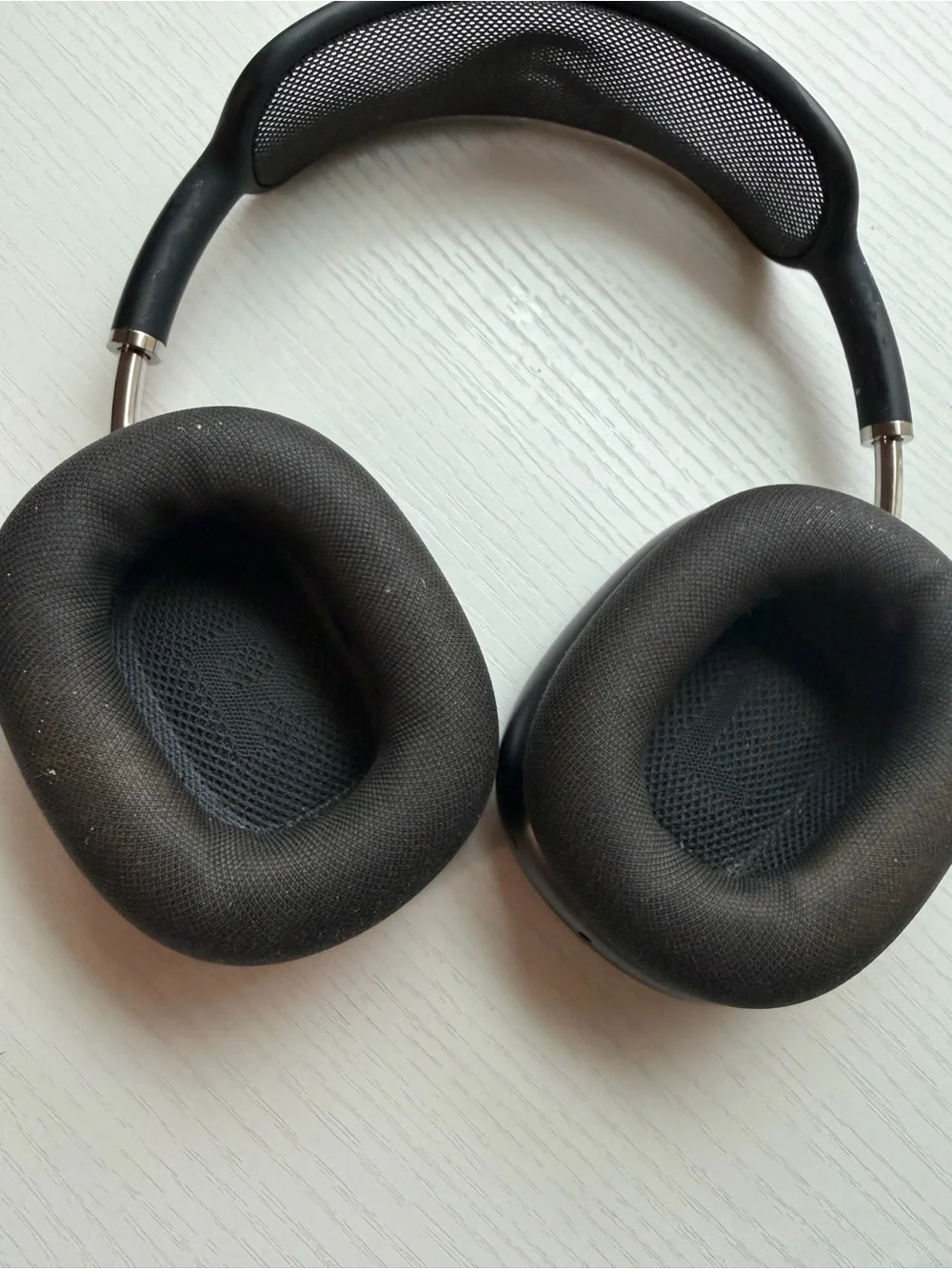 Apple Over-Ear Wireless Headphones - Gray Metallic